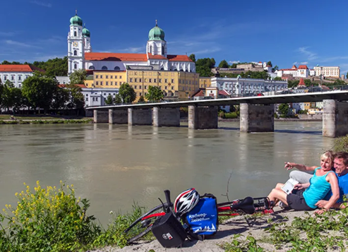 Radler am Donau-Radweg in Passau